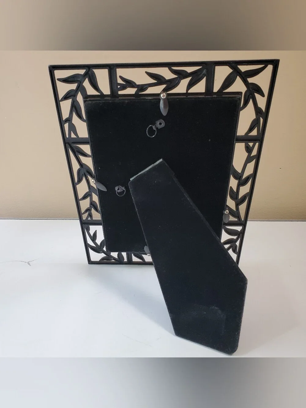 Decorative Leaf Metal Picture Frame - 5×7 Easel Style